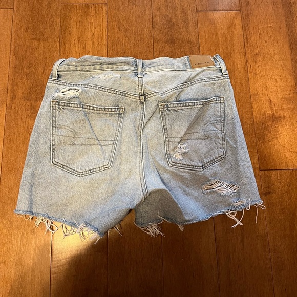 AMERICAN EAGLE LIGHTWASH BLUE JEAN SHORTS - Picture 4 of 4
